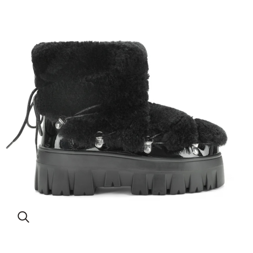 NWT My Sunday Ski Lug Tread Shearling Snow Boots - Short Black
